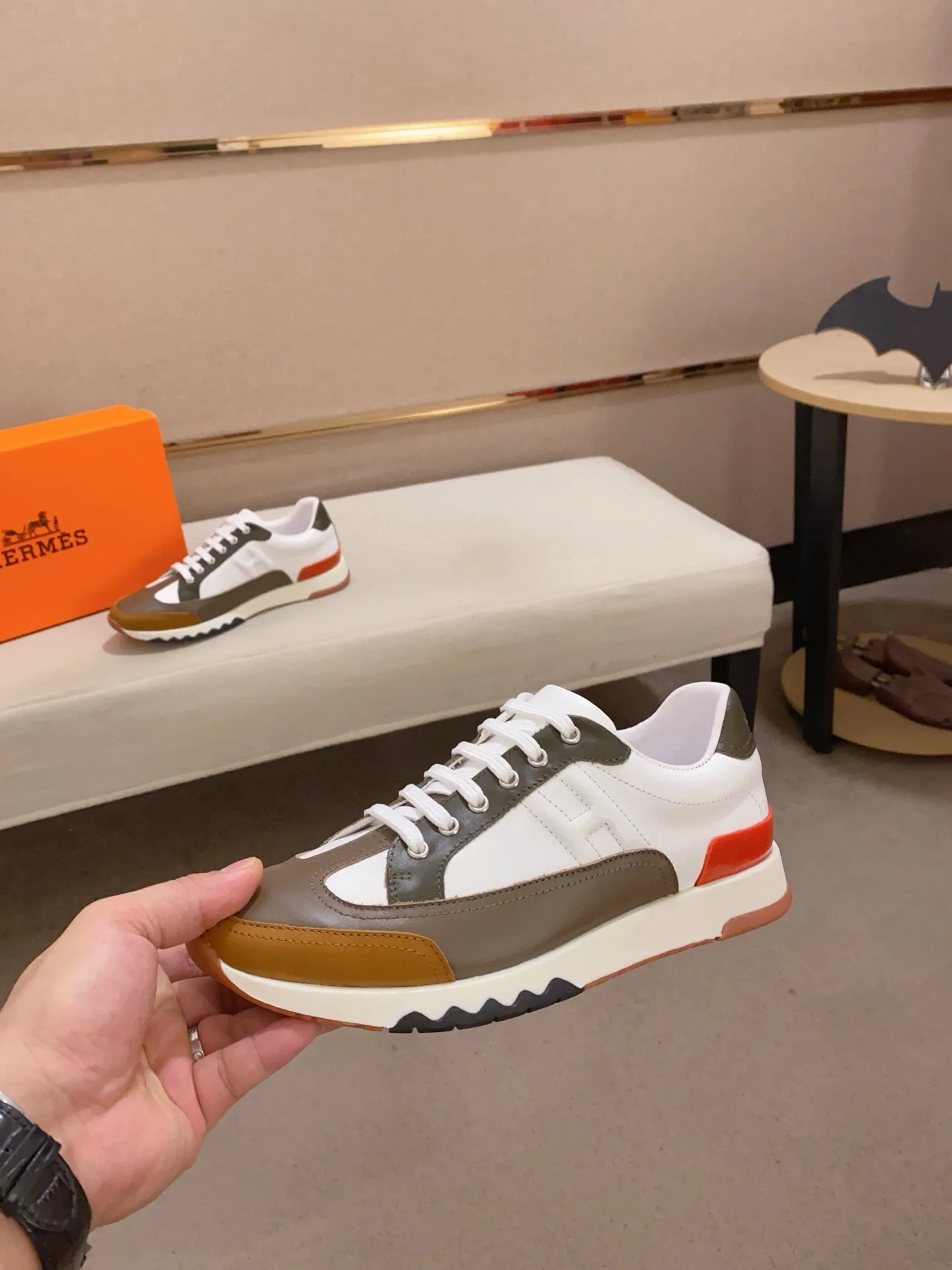 Ex-factory price: 500💰《HERMES》【Classic Original Version】Hermès; Top 🔝 Purchasing Agency 🔍🔍Men's latest 🇺🇸 counters are sold simultaneously, original imported from Italy ▲▲First-layer cowhide ▲▲ (high-end, extravagance and class) times) Exquisite workmanship (Italian 🇮🇹Imported water-dyed 🐂cowhide lining) sole: Original sole provided by the original factory, ⚠️exclusive double-layer activity·TPR·rubber·combined molded outsole; super comfortable·wear-resistant·non-slip·environmental protection The real thing is more beautiful if you take the real thing (high quality, follow the order), you can enter and exit the counter at will * Number of yards: 38·39·40·41·42·43·44# (can be customized 45.)